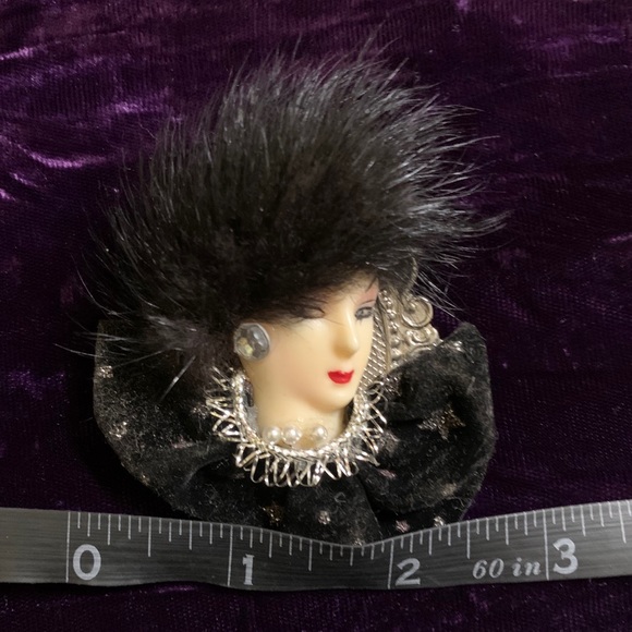 Vintage Fancy Lady Brooch - Picture 5 of 12